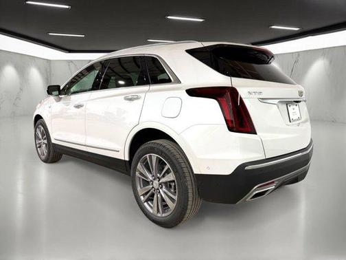 Crystal White Tricoat 2026 Cadillac XT5 Premium Luxury