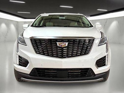 Crystal White Tricoat 2026 Cadillac XT5 Premium Luxury