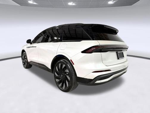 White Platinum Metallic Tri-Coat 2025 Lincoln Nautilus Reserve