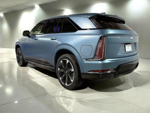 2025 Cadillac Escalade IQ Sport 2