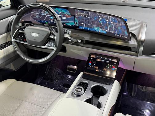 Argent Silver Metallic 2026 Cadillac VISTIQ Sport