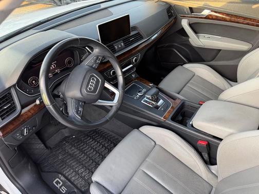 Ibis White 2018 Audi Q5 2.0T Premium Plus