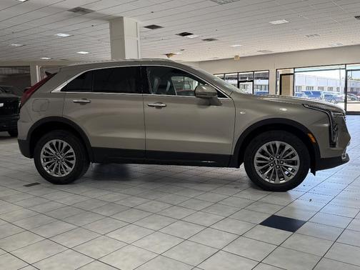 2025 Cadillac XT4 Premium Luxury