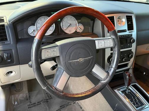 2006 Chrysler 300C Base