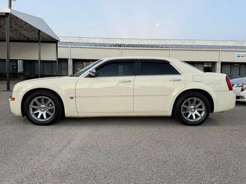 White 2006 Chrysler 300C Base