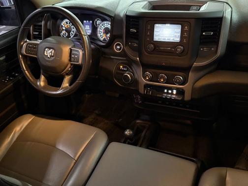 2020 RAM 2500 Tradesman Crew Cab 4X4 6'4' Box