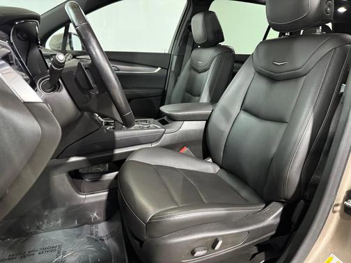 2022 Cadillac XT6 Luxury FWD