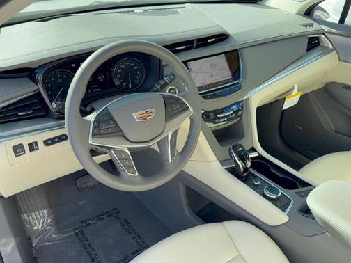 Crystal White Tricoat 2026 Cadillac XT5 Premium Luxury