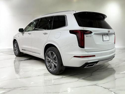 2025 Cadillac XT6 Premium Luxury FWD