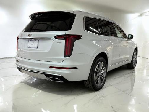 2025 Cadillac XT6 Premium Luxury FWD