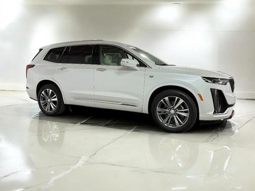2025 Cadillac XT6 Premium Luxury FWD