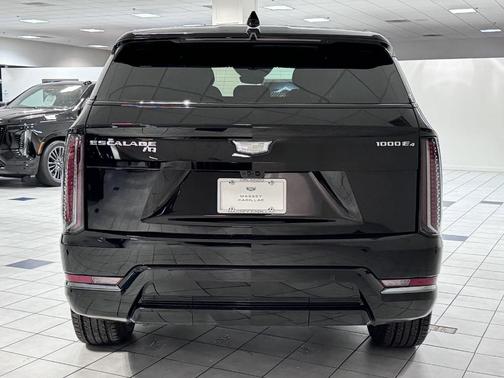 2025 Cadillac Escalade Sport
