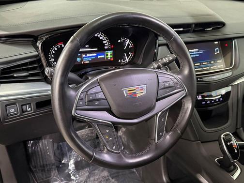 Stellar Black Metallic 2019 Cadillac XT5 Luxury