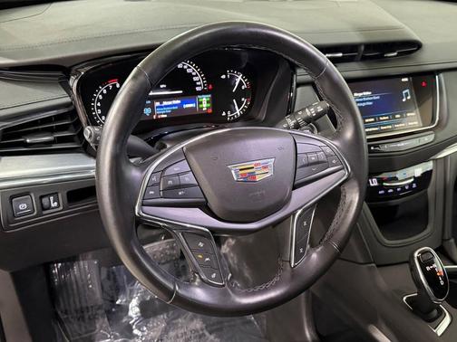 Stellar Black Metallic 2019 Cadillac XT5 Luxury