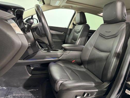 Stellar Black Metallic 2019 Cadillac XT5 Luxury