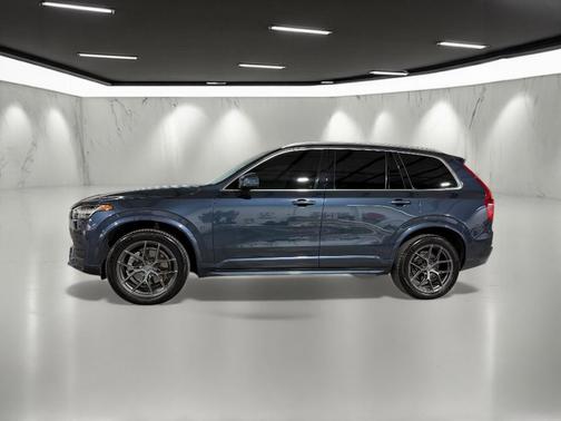 2020 Volvo XC90 T6 Momentum