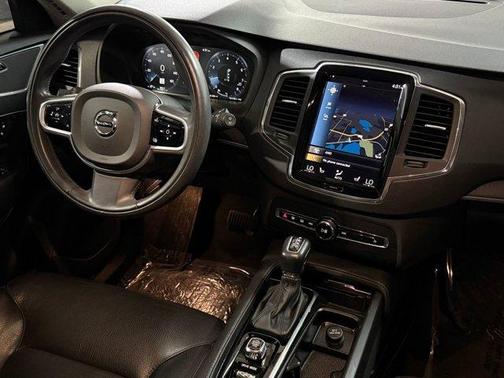 2020 Volvo XC90 T6 Momentum