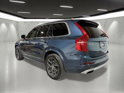 2020 Volvo XC90 T6 Momentum