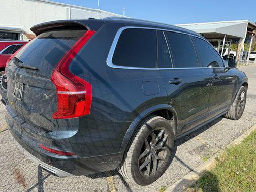 2020 Volvo XC90 T6 Momentum