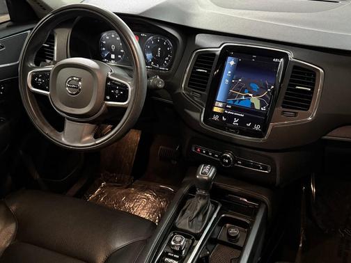 2020 Volvo XC90 T6 Momentum
