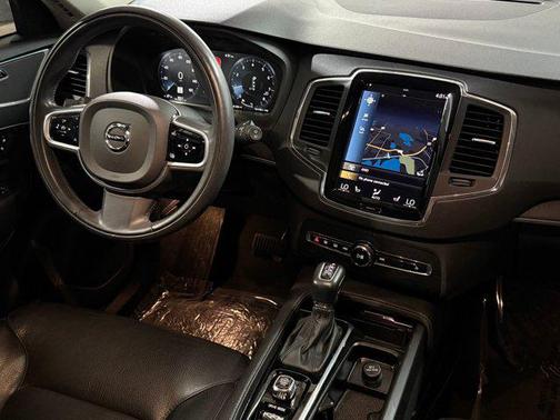 2020 Volvo XC90 T6 Momentum
