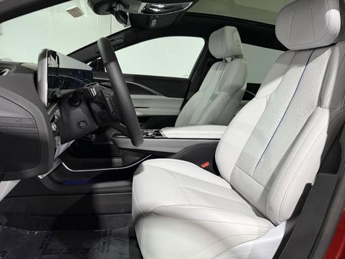 2025 Cadillac LYRIQ Sport