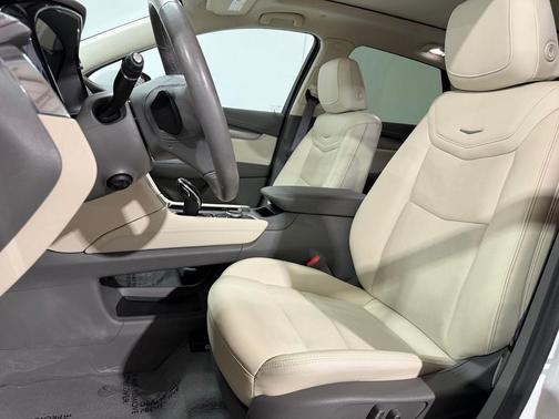 Crystal White Tricoat 2022 Cadillac XT5 Premium Luxury
