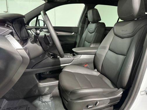 2025 Cadillac XT6 Luxury FWD