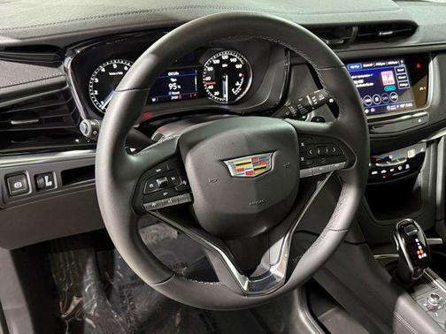 2025 Cadillac XT6 Luxury FWD