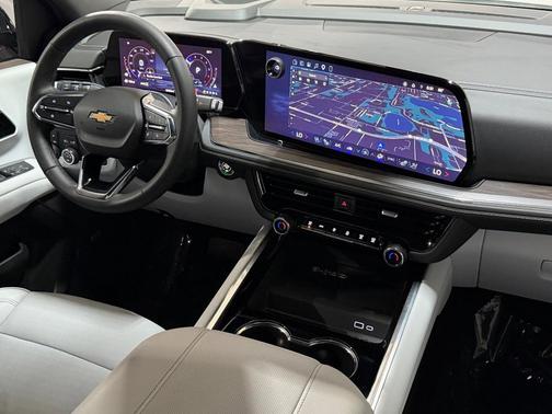 Iridescent Pearl Tricoat 2025 Chevrolet Tahoe Premier