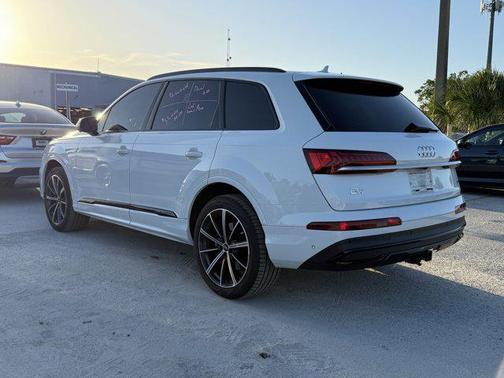2021 Audi Q7 55 Premium Plus