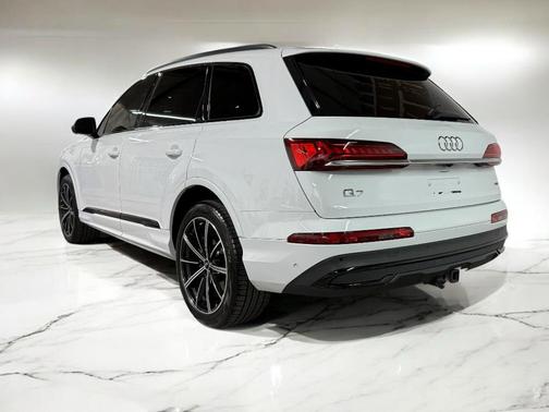 2021 Audi Q7 55 Premium Plus