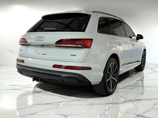 2021 Audi Q7 55 Premium Plus