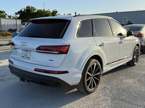 2021 Audi Q7 55 Premium Plus