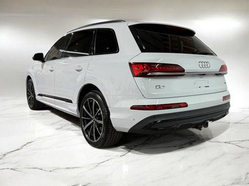 2021 Audi Q7 55 Premium Plus