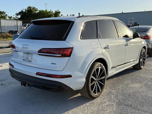 2021 Audi Q7 55 Premium Plus