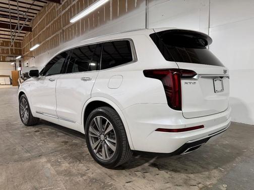 Crystal White Tricoat 2021 Cadillac XT6 Premium Luxury FWD
