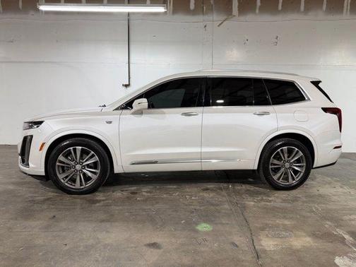 Crystal White Tricoat 2021 Cadillac XT6 Premium Luxury FWD