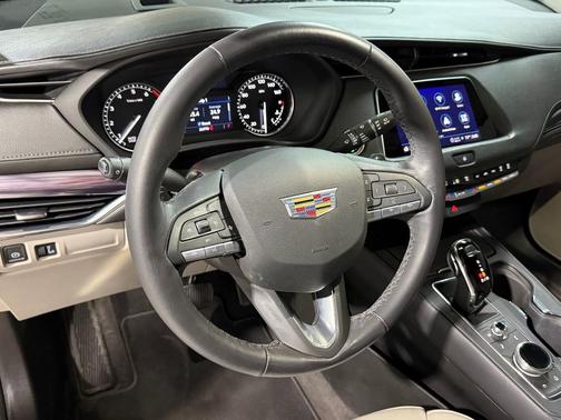 2023 Cadillac XT4 Luxury