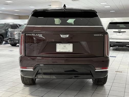 2025 Cadillac Escalade Luxury