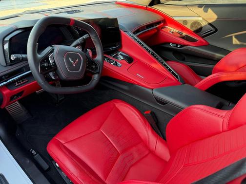 Arctic White 2024 Chevrolet Corvette Stingray w/3LT