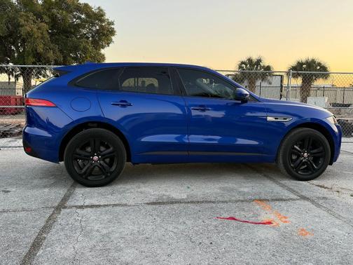 2018 Jaguar F-PACE 25t R-Sport