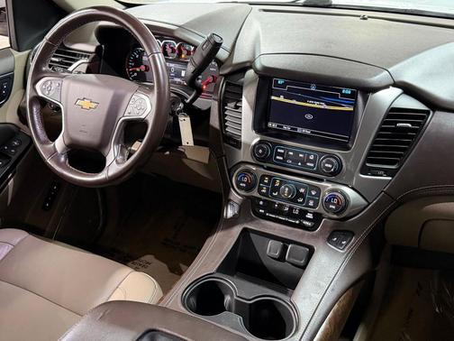 Summit White 2019 Chevrolet Suburban LT