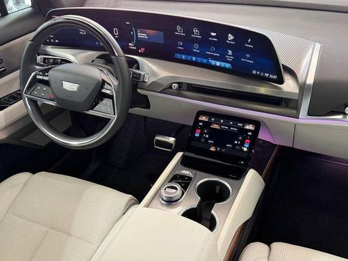 Argent Silver Metallic 2026 Cadillac VISTIQ Luxury
