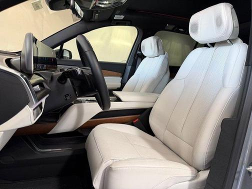 Argent Silver Metallic 2026 Cadillac VISTIQ Luxury