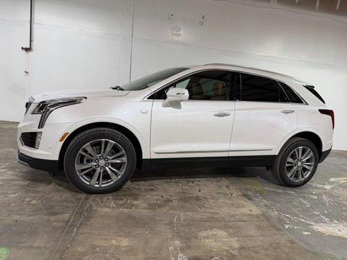 Crystal White Tricoat 2026 Cadillac XT5 Premium Luxury