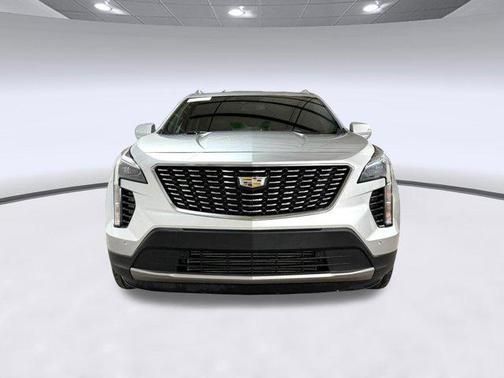 Radiant Silver Metallic 2021 Cadillac XT4 Premium Luxury