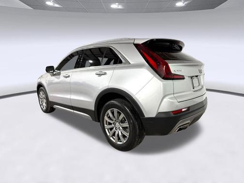 Radiant Silver Metallic 2021 Cadillac XT4 Premium Luxury