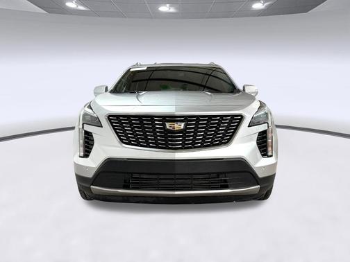 Radiant Silver Metallic 2021 Cadillac XT4 Premium Luxury