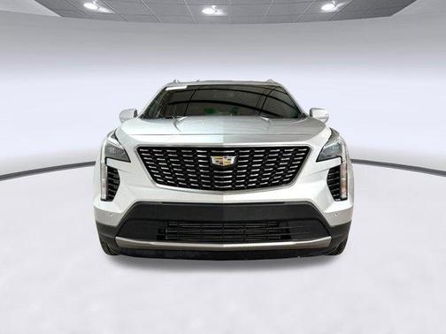 Radiant Silver Metallic 2021 Cadillac XT4 Premium Luxury